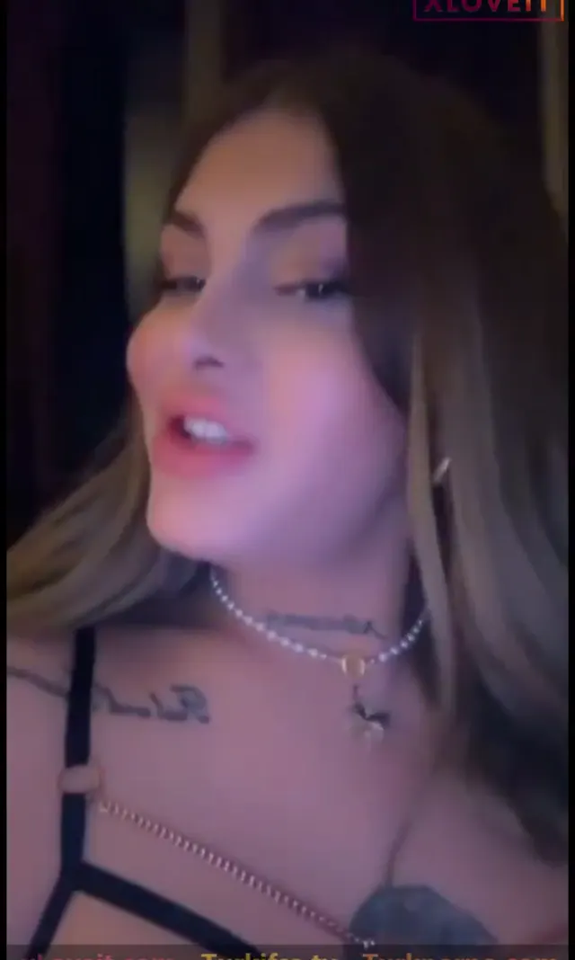 Afra Sarah — Afra Sarah ifşa 7 farklı nude videosunu seyret · sahne 2