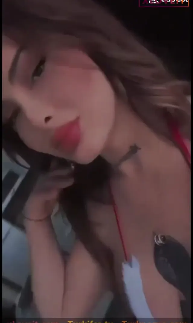 Afra Sarah — Afra Sarah ifşa 7 farklı nude videosunu seyret · sahne 3