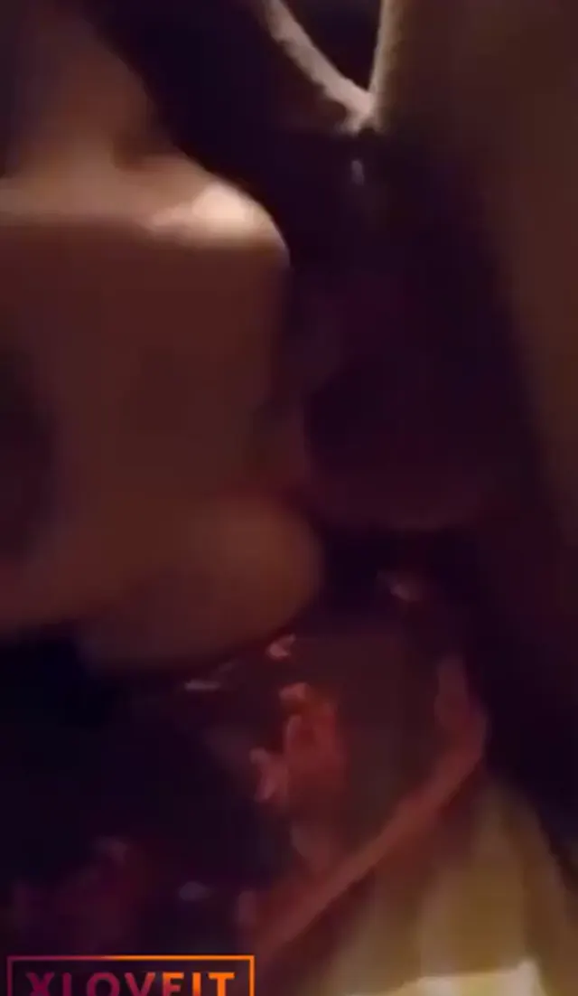 Ailesi yan odadayken nişanlısına sakso çekiyor — Amatör Porno · sahne 1