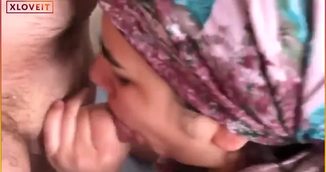Angaralı sakso türbanlı olgun — Amatör Porno · sahne 3