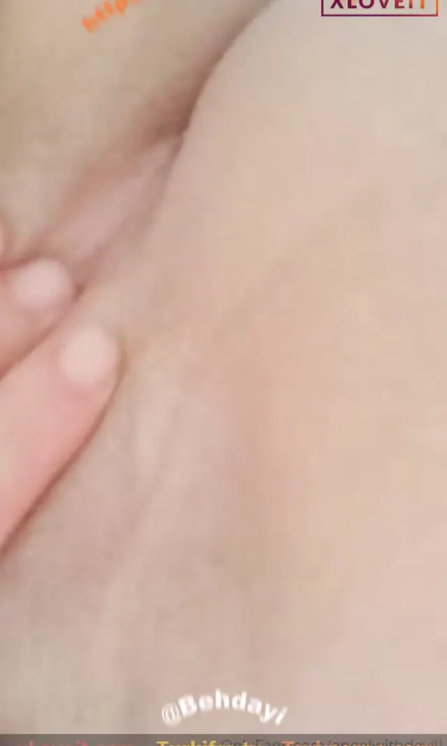 Angelwithdevil — Angelwithdevil ifşa Süt gibi amcığına dildo sapladı · sahne 1