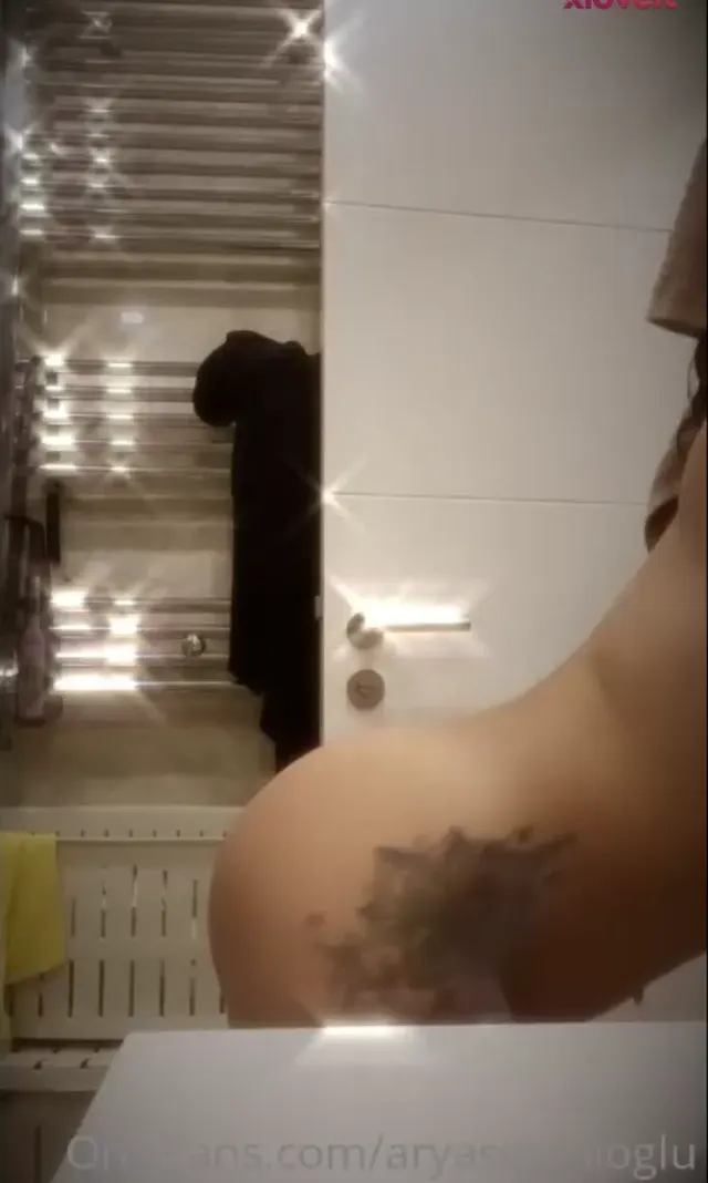Arya Sipahioğlu — Arya Sipahioğlu ifşa Duş sonrası nude video paylaştı · sahne 1
