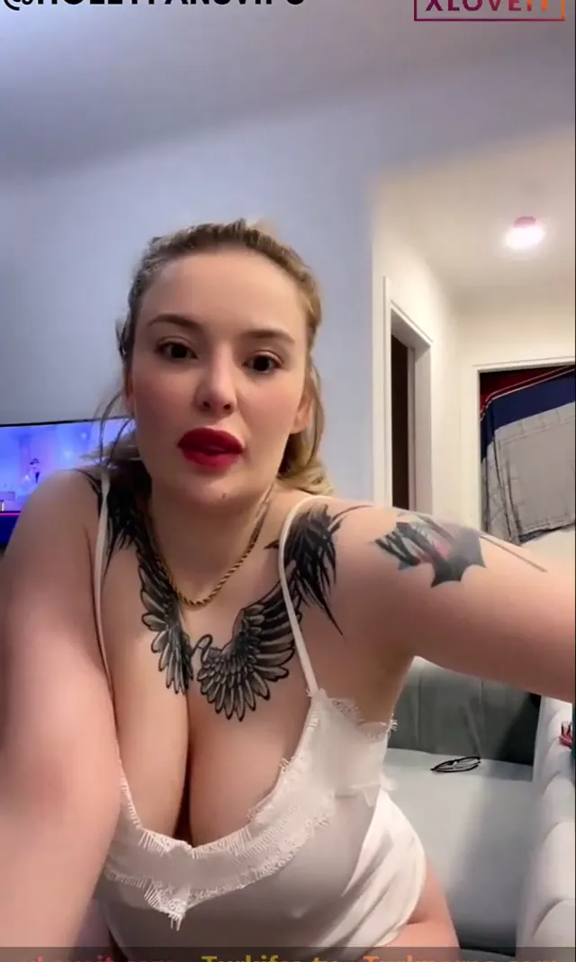 Arzu Yılmaz nude çocukları uyutup yayın açtı — Arzu Yılmaz — Canlı Yayınlar · sahne 1