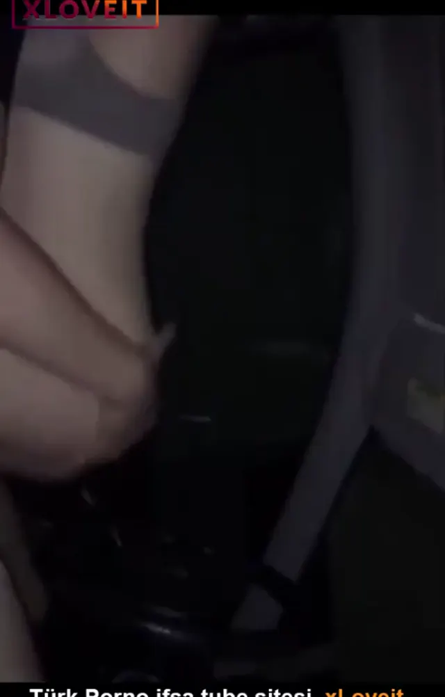 Ateşli sevişme Türkler arabada — Amatör Porno · sahne 1