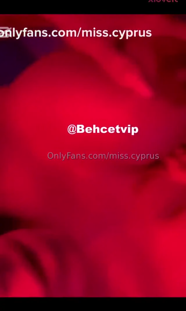 Ayla Günsüz Sakso çekip memelerini siktirdi — Ayla Günsüz — Amatör Porno · sahne 1