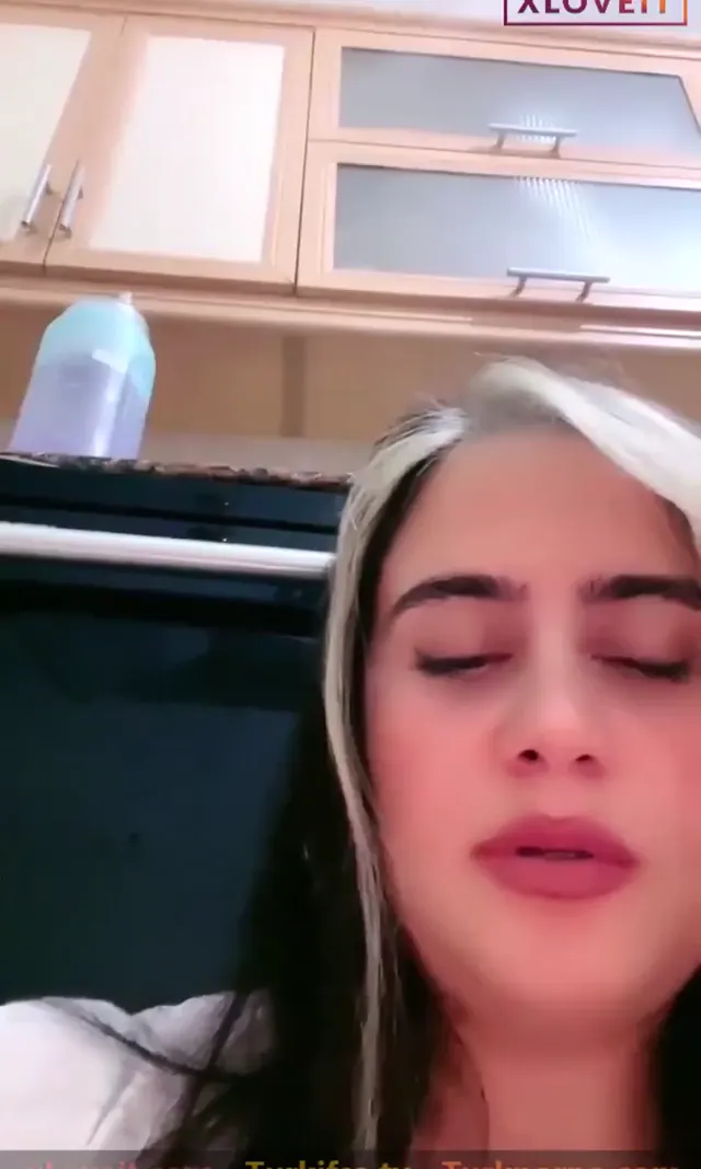 Ayşe Elbi ifşa Milf hatun amcık manzaralı uzun yayın yaptı — Ayşe Elbi — Canlı Yayınlar · sahne 1