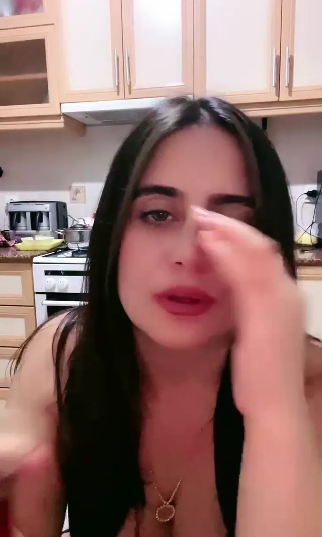 Ayşe Elbi ifşa Milf hatundan canlı yayın izle — Canlı Yayınlar · sahne 1
