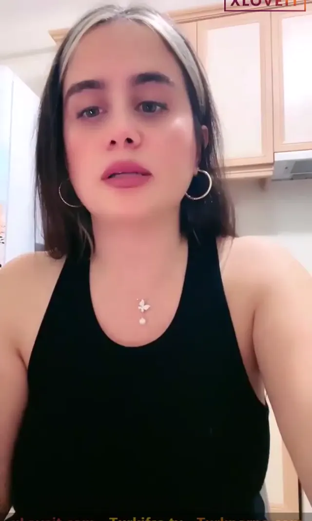 Ayşe Elbi ifşa Siyah mini elbiseyle yere çöküp domaldı — Ayşe Elbi — Canlı Yayınlar · sahne 2