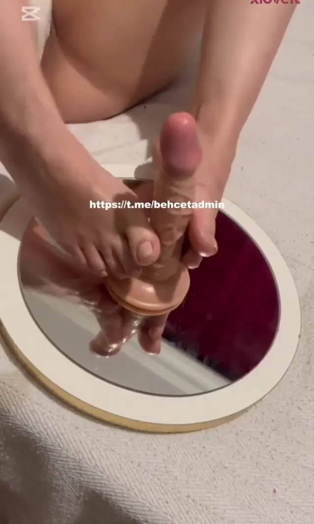 Babynarcissus — Babynarcissus ifşa Ayaklarıyla dildoyu sıvazladı · sahne 2