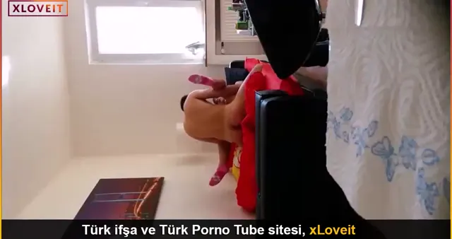Bacak omuza yapınca acıyor yerli seks — Amatör Porno · sahne 3