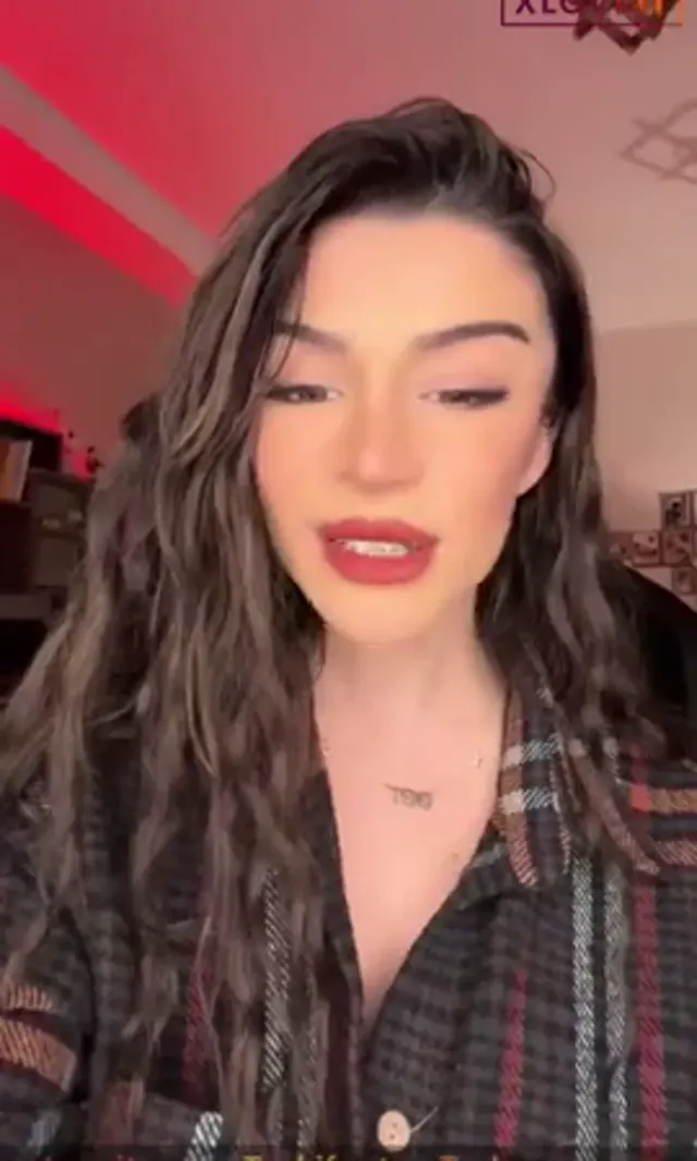 BerfEceTalin ifşa Normal yayın videosu full seyret — Berfe Ece Talin — Canlı Yayınlar · sahne 3
