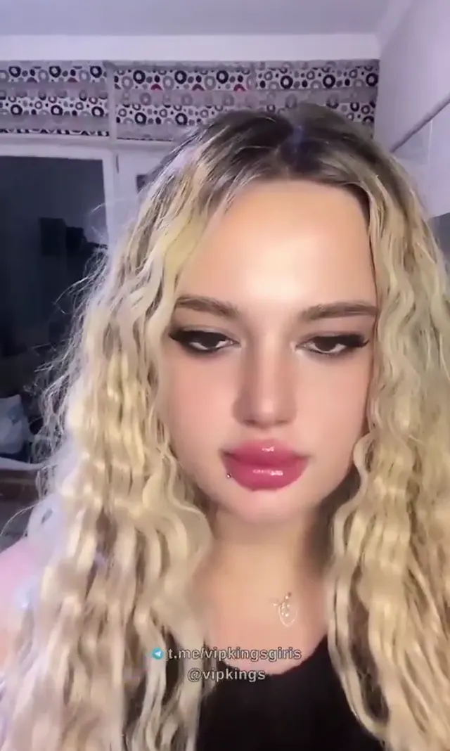 Almila — Bigo Almila ifşa Büyük memeli kızın yayın videosu · sahne 1