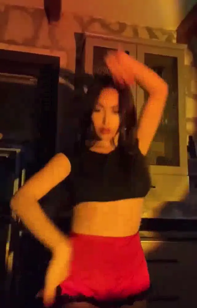Devilina — Bigo Devilina ifşa Güzel kızın seksi showunu seyret · sahne 1