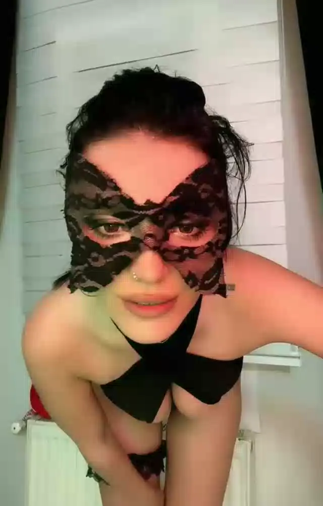 Çağla Somuncu — Çağla Somuncu ifşa Sexy esmer hatun canlı yayında · sahne 3