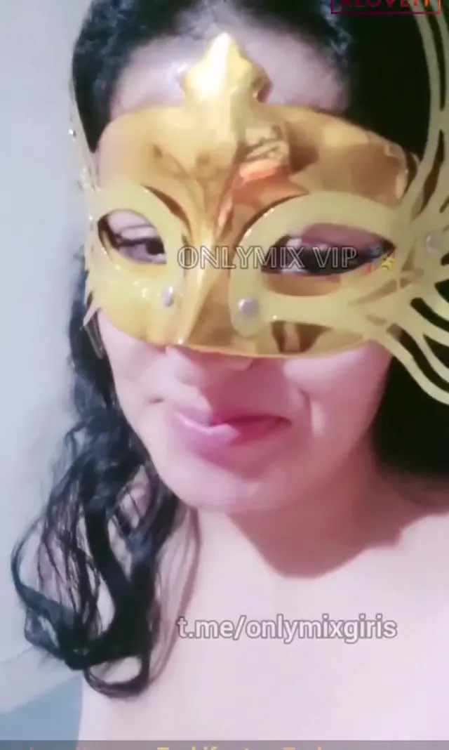Canlı Porno Tuti yayında sakso çekip sex yaptı — Mobil Porno · sahne 2