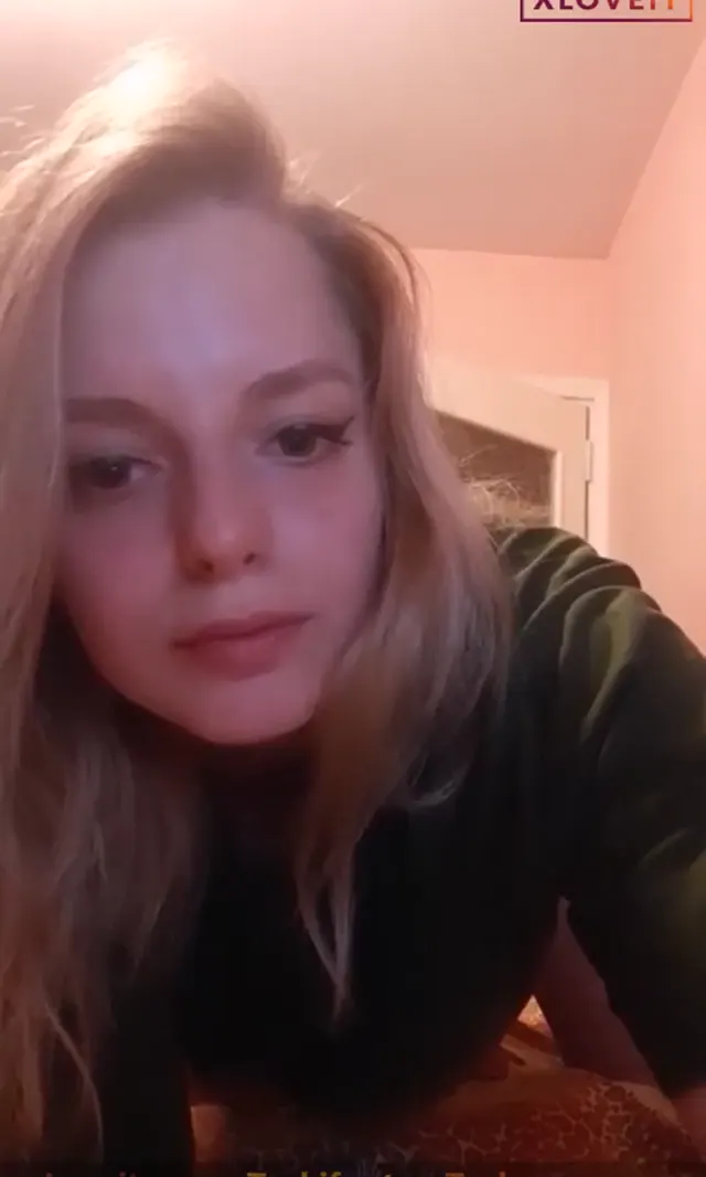 Chuppy Bunny ifşa Seksi sarı hatundan nude yayın — Canlı Yayınlar · sahne 3