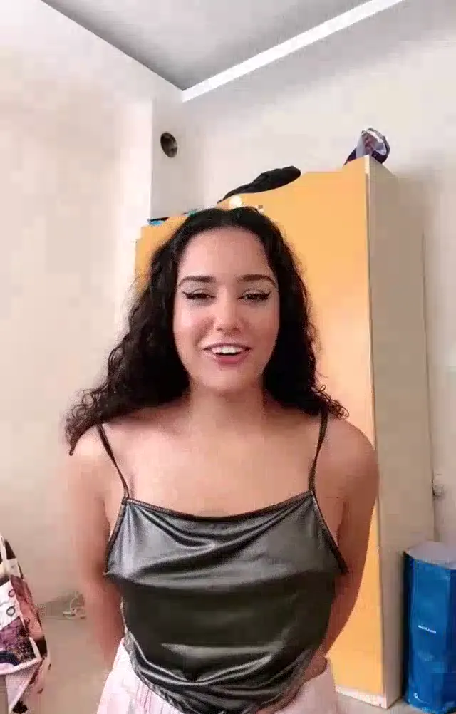 Curly — Curly ifşa Pijamalı canlı yayın videosu · sahne 1