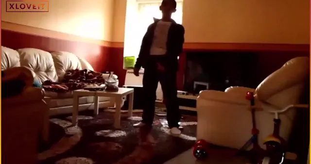 Dışarı çıkmadan hızlıca sikiyor Türk Milf — Amatör Porno · sahne 1