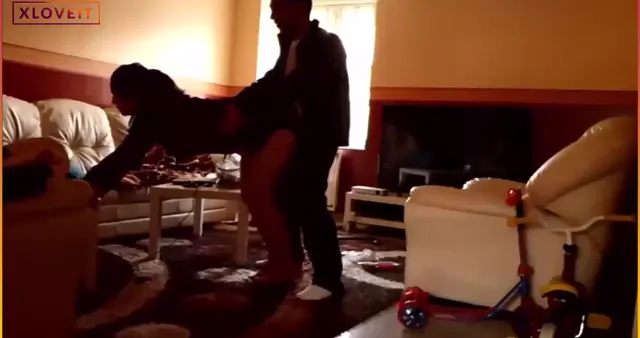 Dışarı çıkmadan hızlıca sikiyor Türk Milf — Amatör Porno · sahne 2