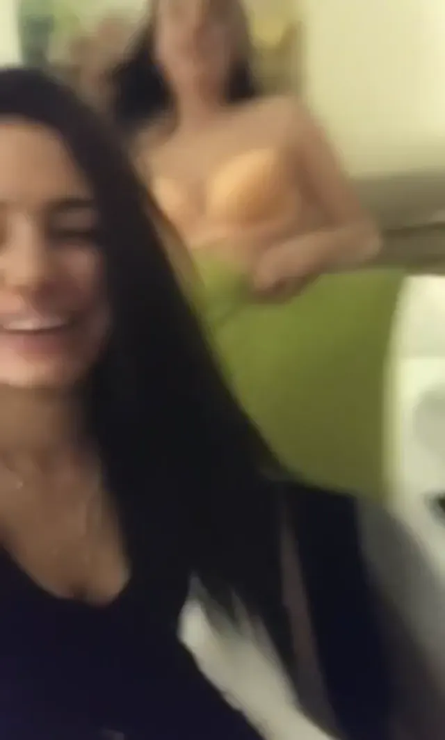 Ece Ronay ifşa Canlı yayın videosunu seyret — Ece Ronay — Canlı Yayınlar · sahne 1