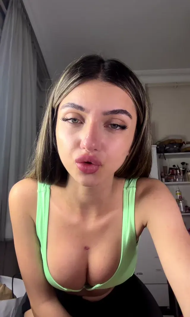 Elanur Ayan ifşa 1 saatlik full yayın seyret — Elanur Ayan — Canlı Yayınlar · sahne 2