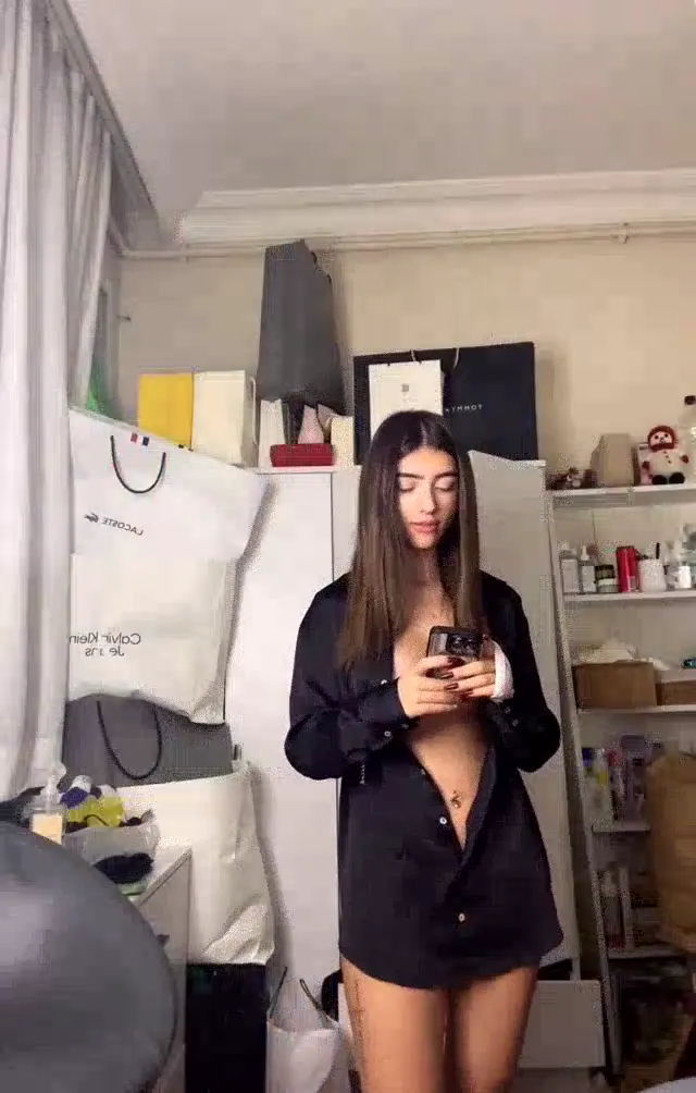 Elanur Ayan — Elanur Ayan ifşa Siyah gömlekli yayın videosu · sahne 3