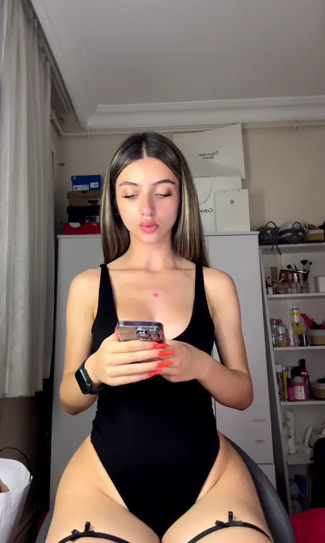 Elanur Ayan ifşa Tango yayında kaç kere kıyafet değişti — Elanur Ayan — Canlı Yayınlar · sahne 3