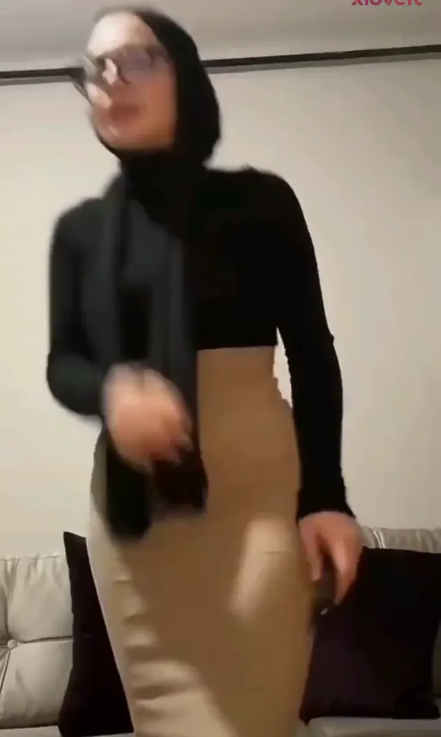 Esra Rabia Ünal ifşa Türbanlı dans ettiği video — Esra Rabia Ünal — Türk ifşa · sahne 3