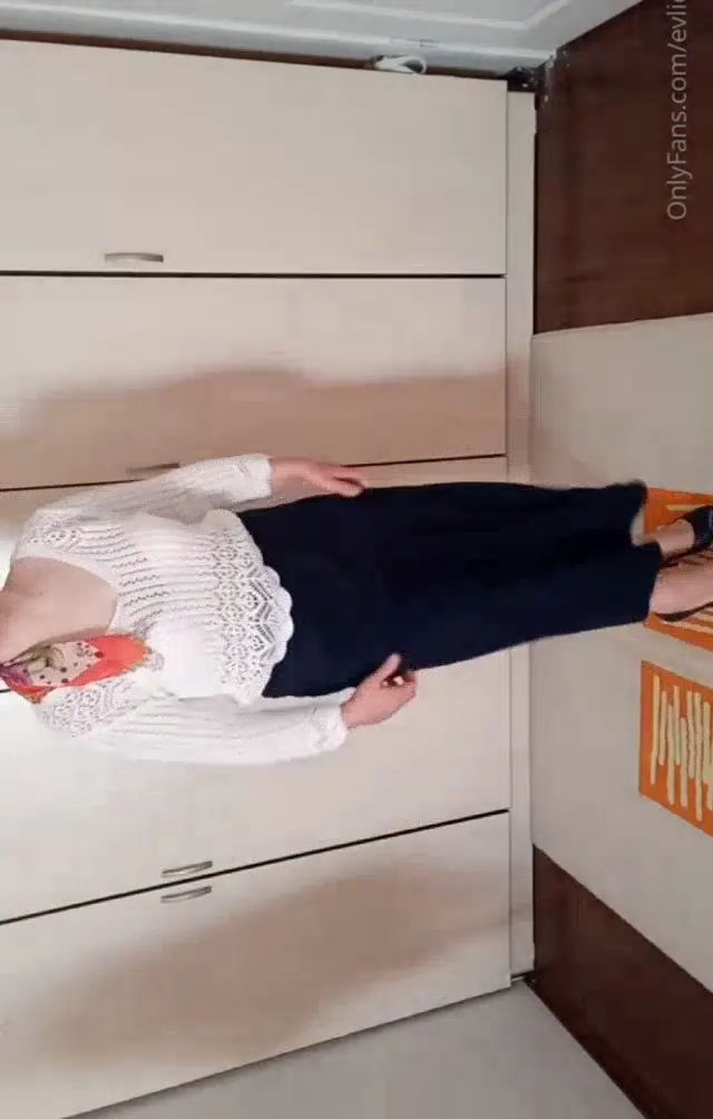 Evliçiftiz1 ifşa Kocası işteyken hızlıca meme açıp kalça sergiledi — Evliciftiz1 — Bedava Porno · sahne 1