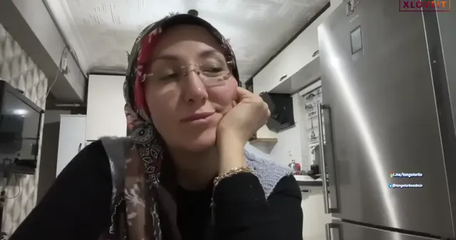 Fatma ile Her Telden ifşa Canlı yayın Vol 13 seyret — Fatma ile Her Telden — Canlı Yayınlar · sahne 1
