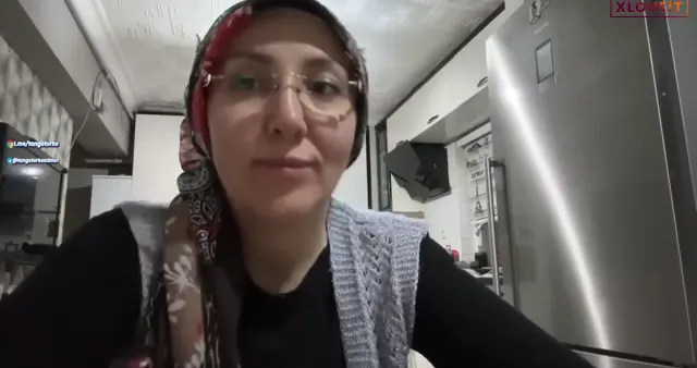 Fatma ile Her Telden ifşa Canlı yayın Vol 13 seyret — Fatma ile Her Telden — Canlı Yayınlar · sahne 2
