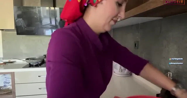 Fatma ile Her Telden ifşa Canlı yayın Vol 8 seyret — Fatma ile Her Telden — Canlı Yayınlar · sahne 3