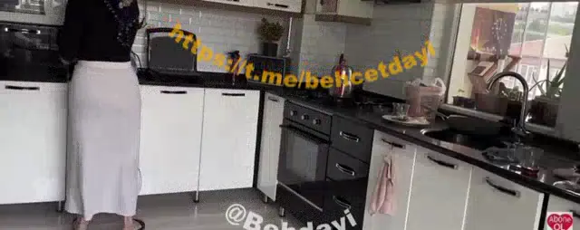Fatma ile her telden ifşa Dar eteğiyle evi topladı — Fatma ile Her Telden — Bedava Porno · sahne 3