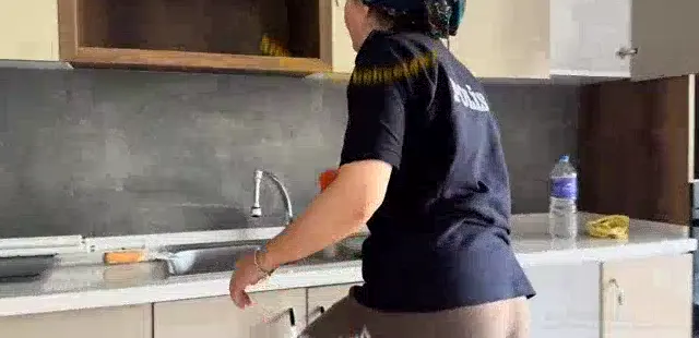 Fatma ile her telden ifşa Yeni evinin camlarını sildi — Fatma ile Her Telden — Bedava Porno · sahne 1
