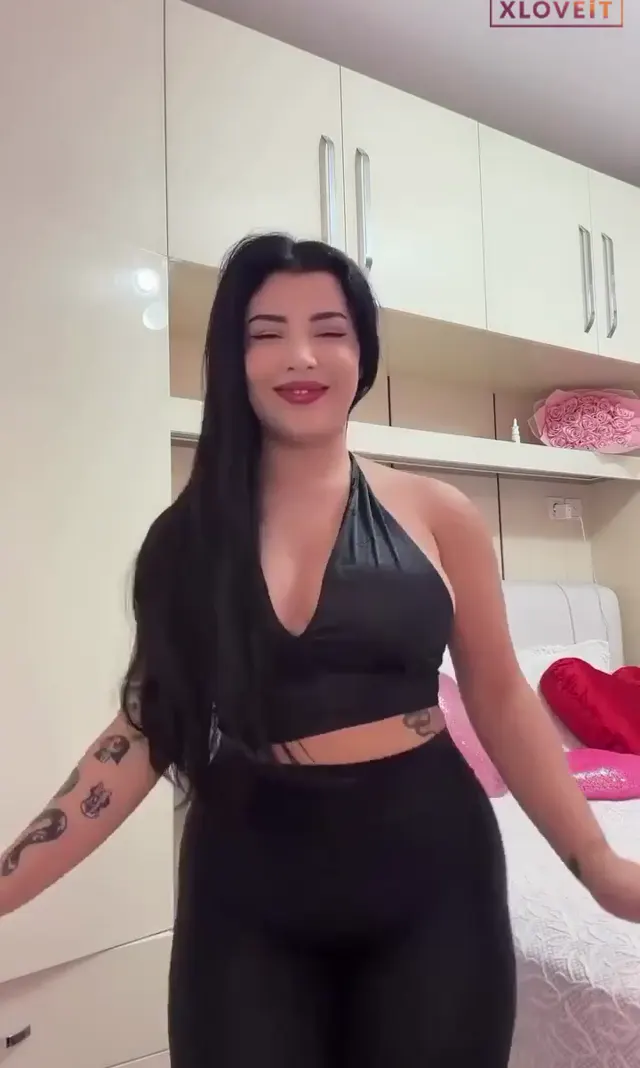 Gözde Akgün — Gözde Akgün ifşa Fenoman kızın videolarını seyret · sahne 1