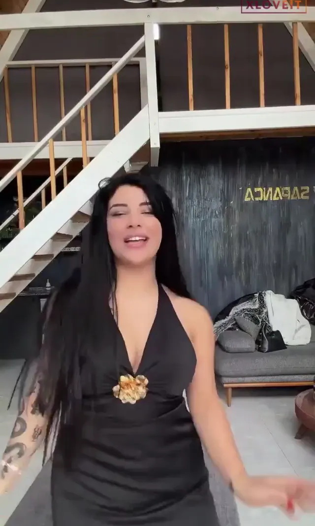 Gözde Akgün — Gözde Akgün ifşa instagram videoları seyret · sahne 3