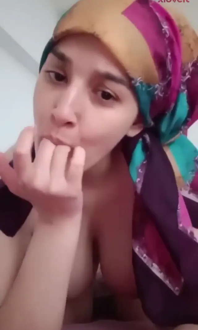 HijabPornQueen — HijabPornQueen ifşa Türbanlı Sevim solo videoları · sahne 1