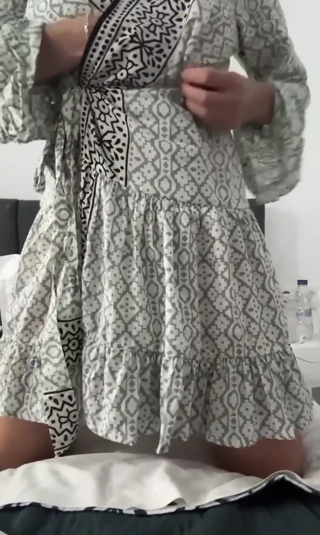 Karolin Fişekçi — Karolin Fisekci Patreon Videolari Otel Odasinda Yatakta 13092025 · sahne 2