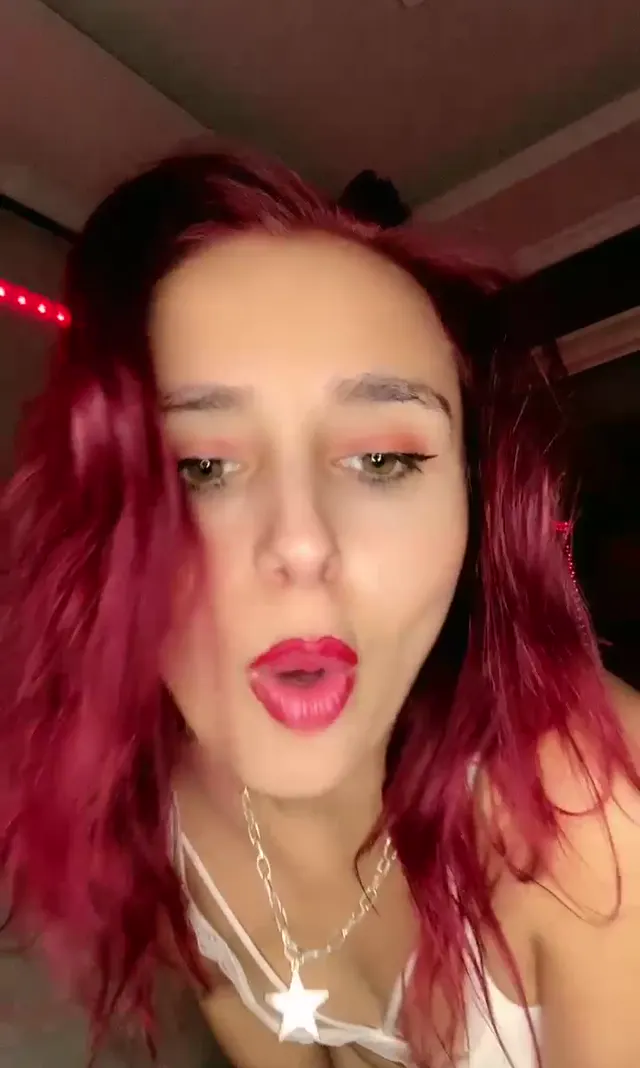 Kızıl ifşa Tango Eceniz yayında kalça show yaptı — Kızıl — Canlı Yayınlar · sahne 3