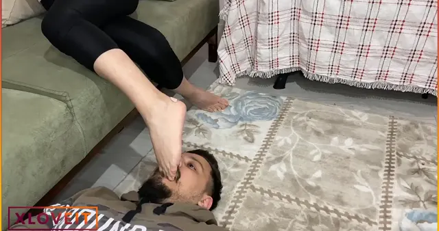 Komşusuna ayaklarını yalatan sarışın Türk — Keyifhane — Amatör Porno · sahne 1