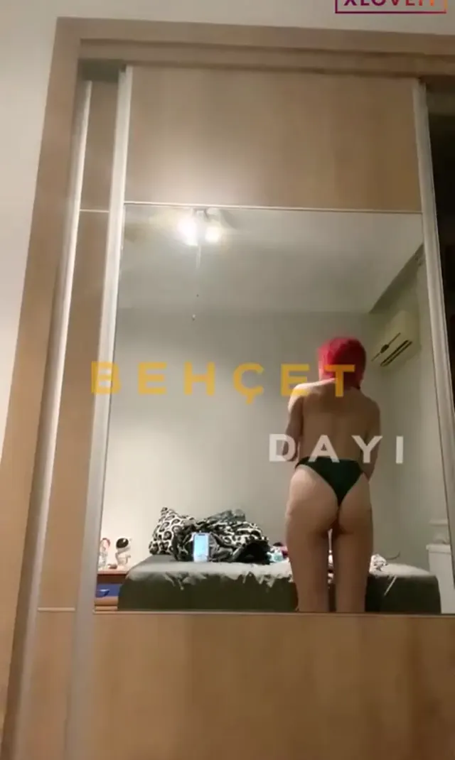 Lali ifşa Kızıl seksi kız aynadan meme avuçladı — Tango Lali — Canlı Yayınlar · sahne 1