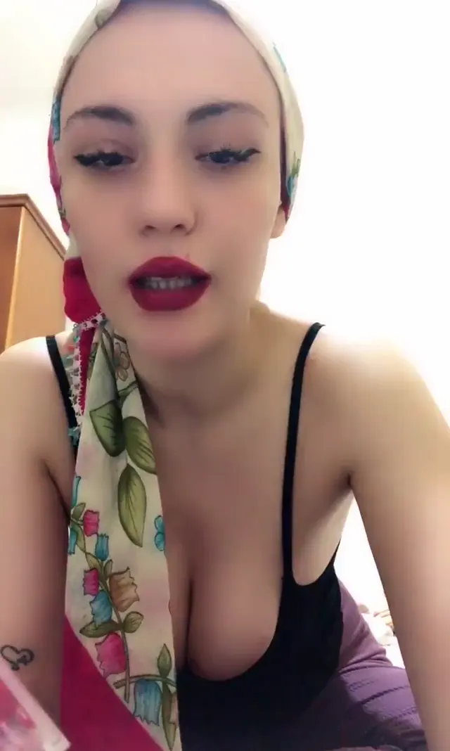 Lames ifşa Türbanlı taytlı kaşar kız canlı yayında — Tango Lames — Canlı Yayınlar · sahne 1