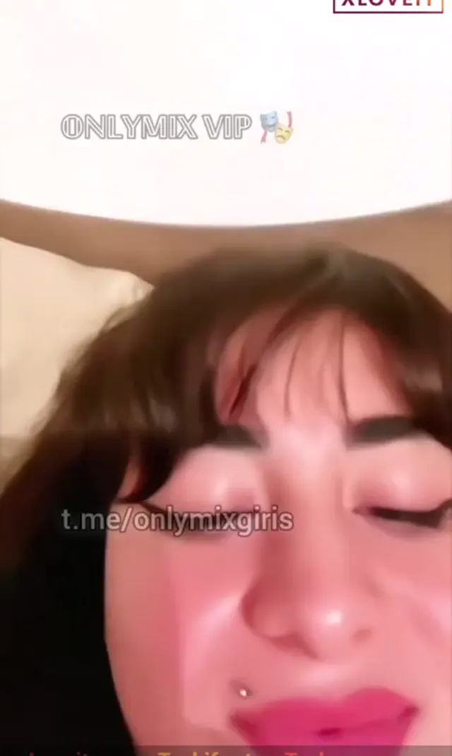 Lara — Lara ifşa Kısa saçlı kız mastürbasyon yaptı · sahne 3