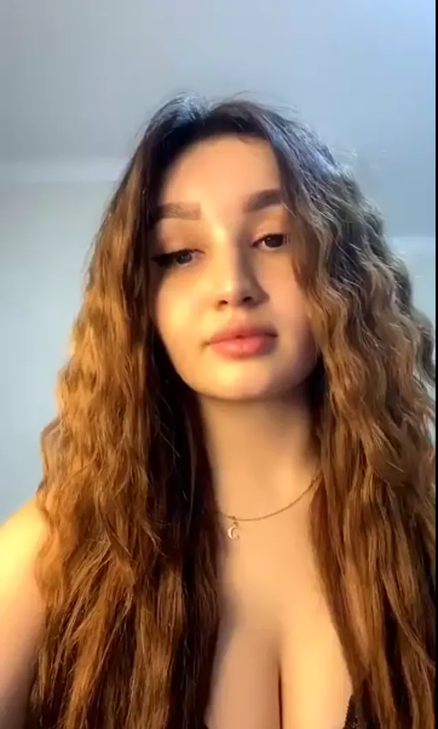 Leyla Genel — Leyla Genel+Özel · sahne 1