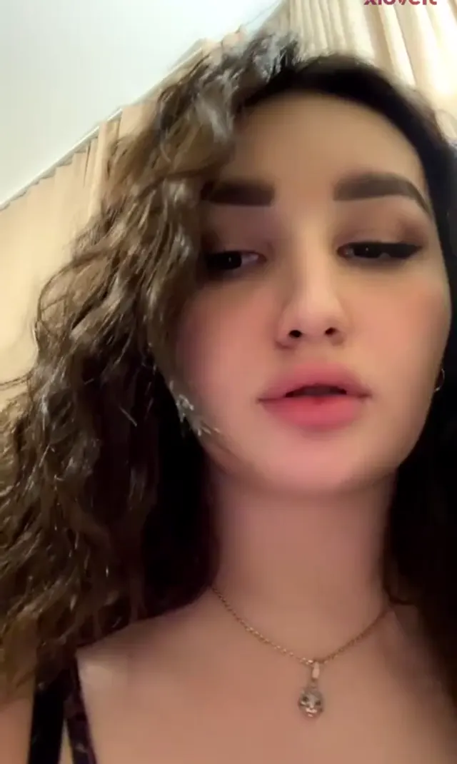 Leyla — Leyla ifşa Seksi at gibi kızdan yayın seyret · sahne 3