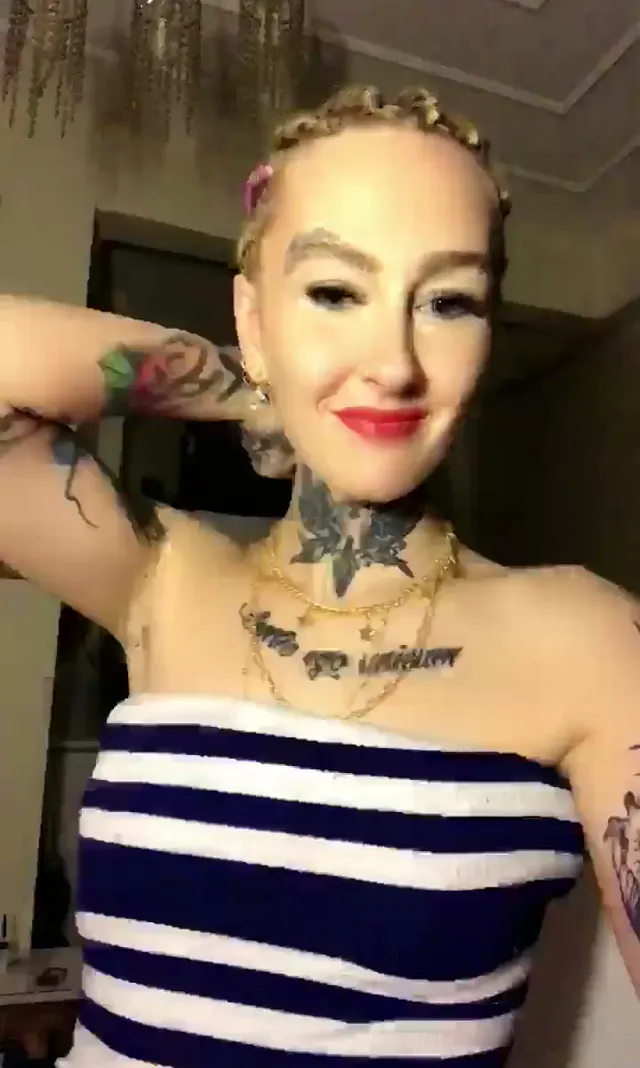Aysuca — Lezbiyen Aysuca ifşa Sevgilisiyle canlı yayın yaptı · sahne 3