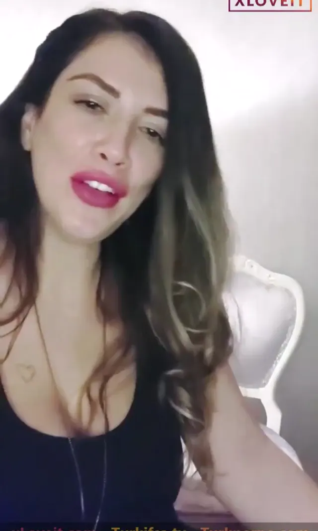 Lilly W ifşa Seksi olgun Türk hatunun canlı yayını — Tango Lily W — Canlı Yayınlar · sahne 3