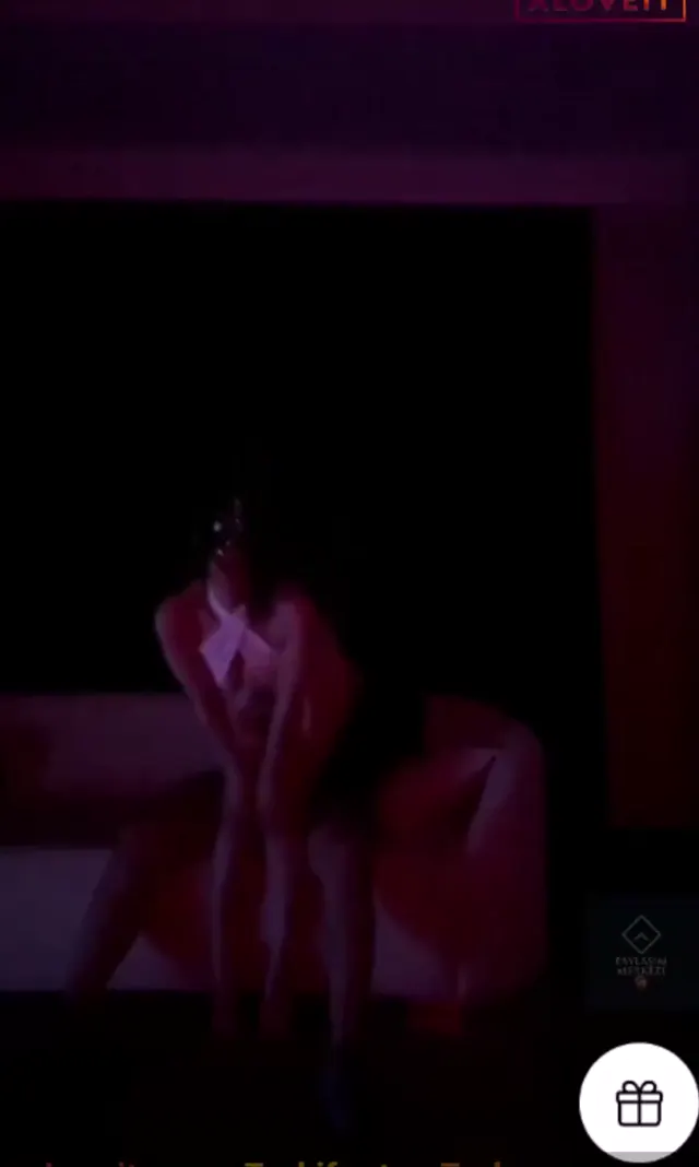 Çağla Somuncu — Çağla Somuncu Porno Koltukta kucakta içinde gezdirdi · sahne 2