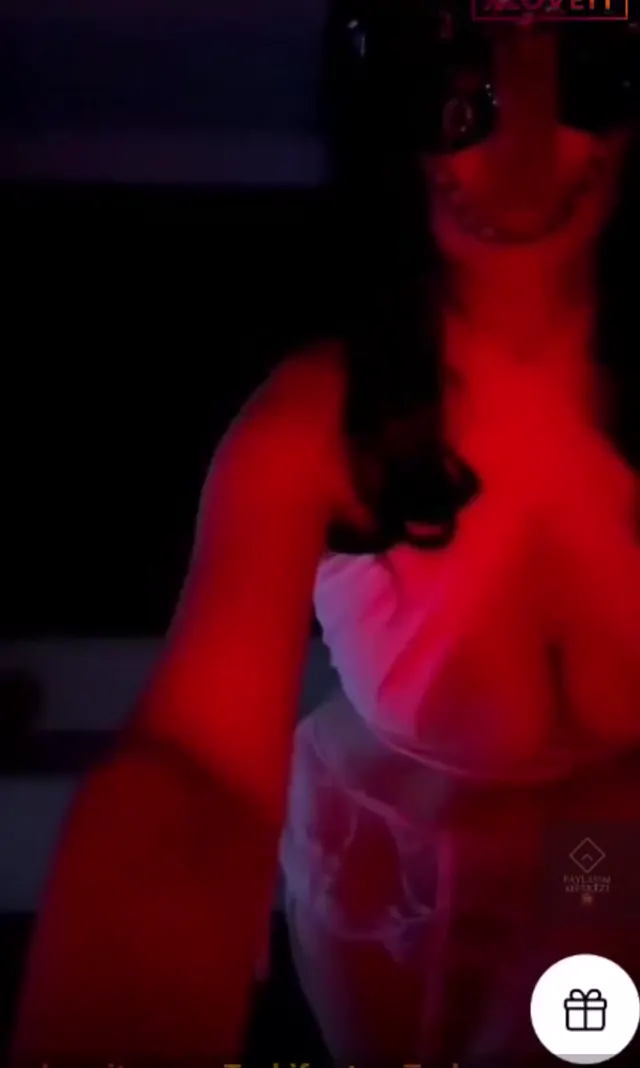 Çağla Somuncu — Çağla Somuncu Porno Koltukta kucakta içinde gezdirdi · sahne 3