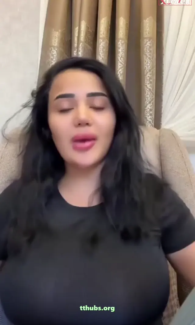 Melek Azad — Melek Azad Ifşa Kocaman Memeleriyle Yayın Videosu · sahne 3